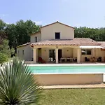 Duxcaar Beaum- By Interhome