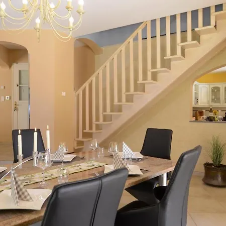 Duxcaar Beaum- By Interhome